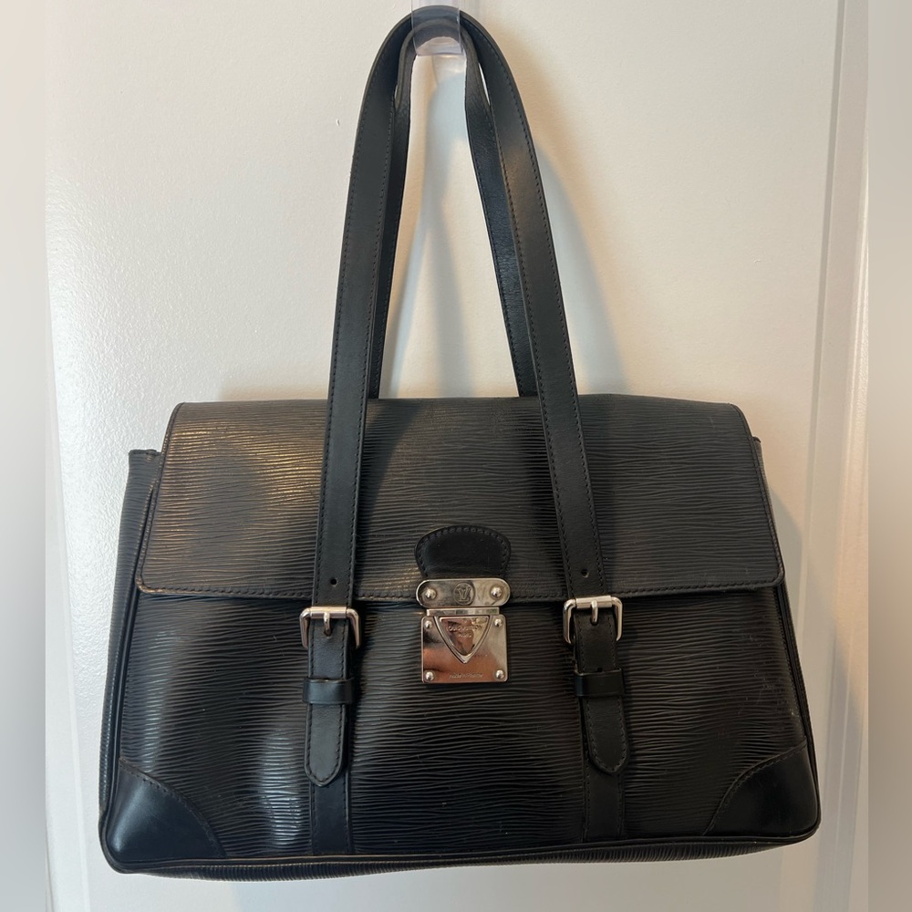 Authentic Louis Vuitton Epi Segur MM Black